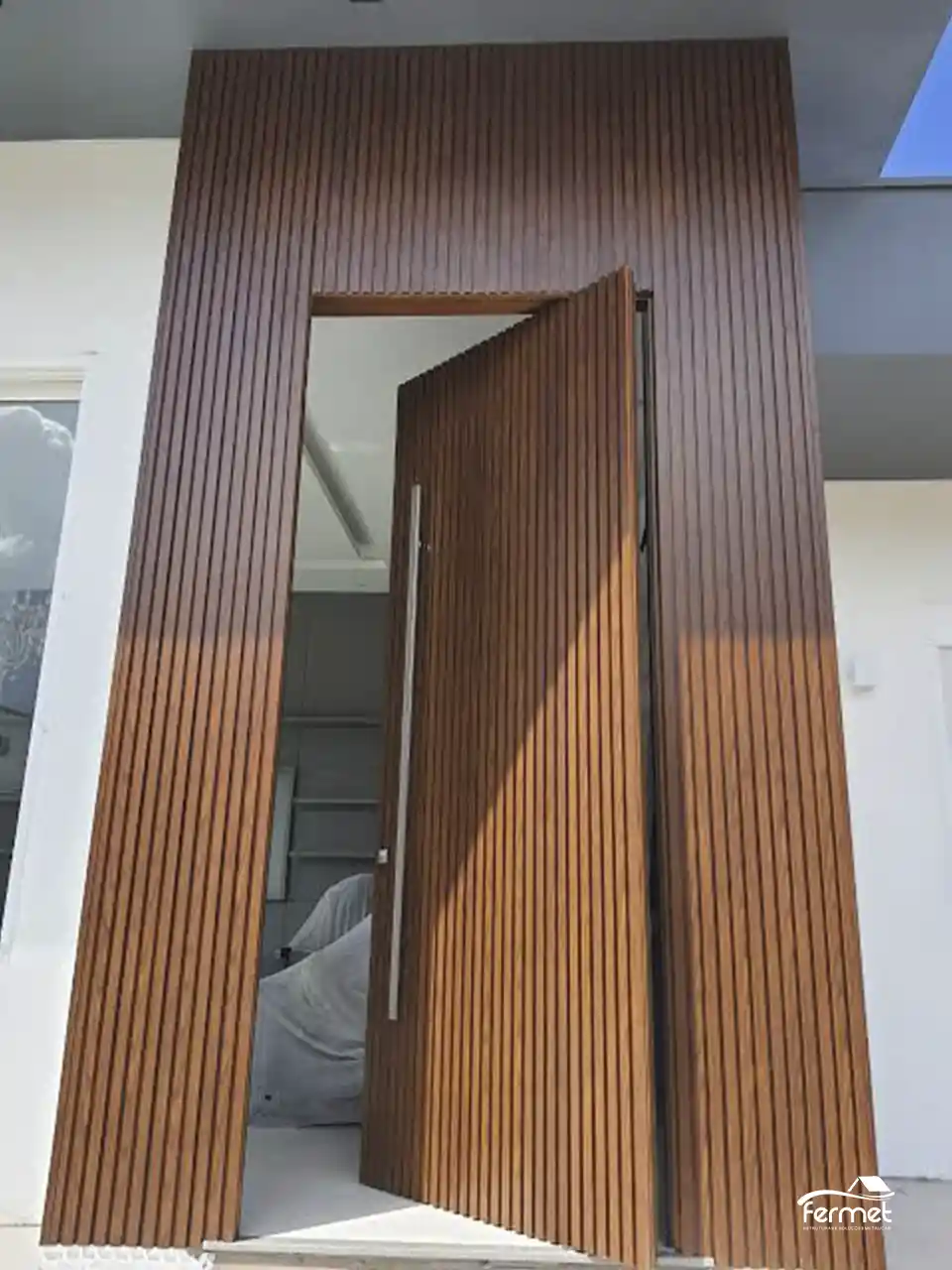 Porta Big Door Pivotante em da Fermet em Contagem, MG