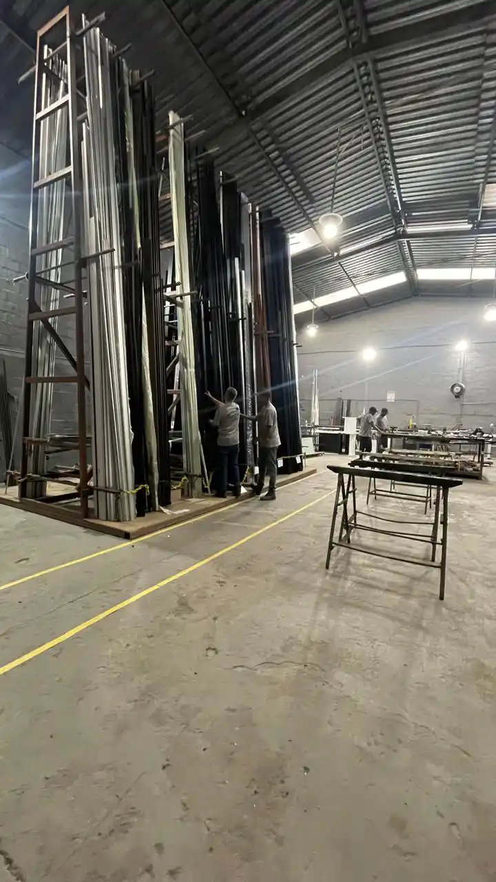 Instalação de esquadrias da Fermet em Contagem, MG